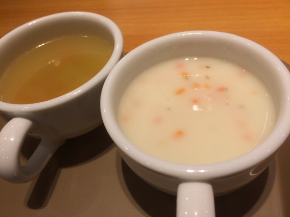 スープが3種類（写真は2種類だけです）